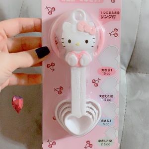 Hello kitty heart shaped measuring spoons